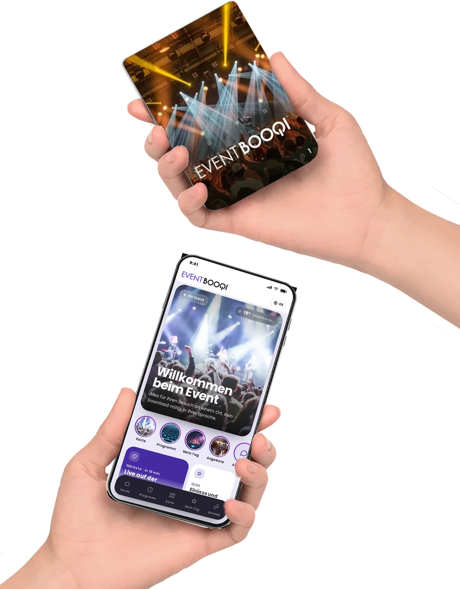 Ein EventBooqi in der Hand, mit dem digitalen Guide auf einem Handy